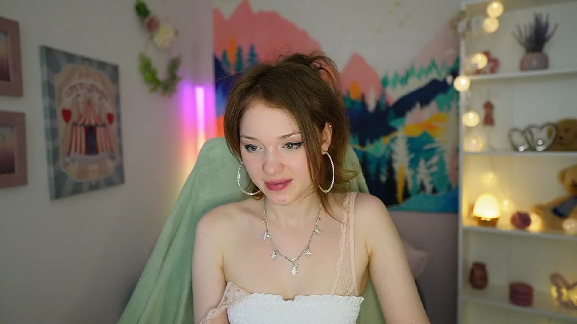 Gallery image thumbnail from Eva_grey18's myfreecams stream on, 05/08/2024, 23:51 image 10 of 20