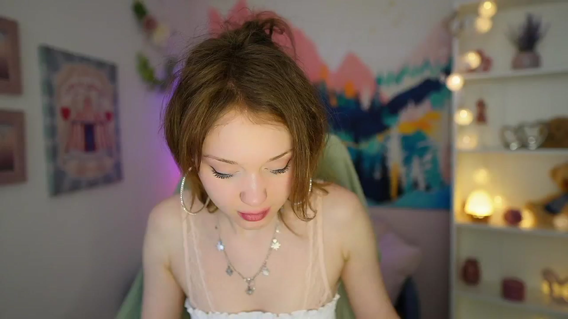 Gallery image thumbnail from Eva_grey18's myfreecams stream on, 05/08/2024, 23:51 image 8 of 20