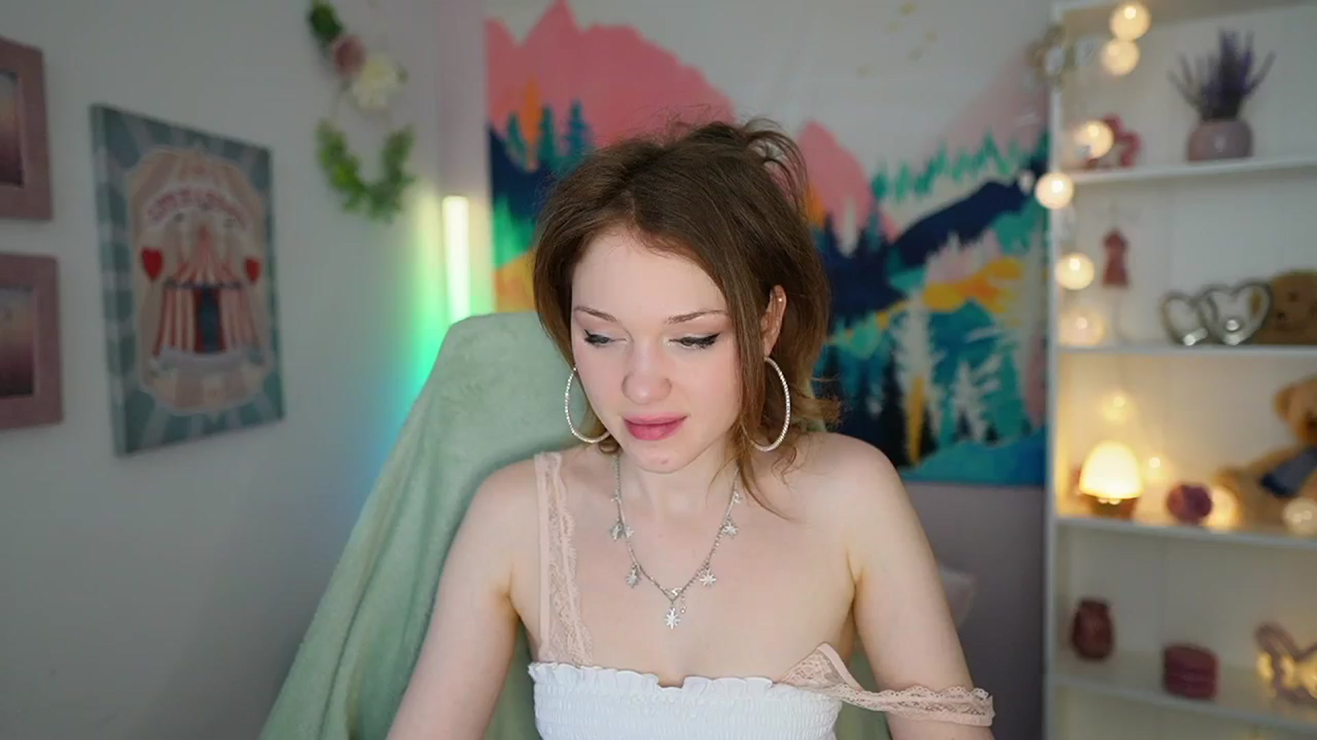 Gallery image thumbnail from Eva_grey18's myfreecams stream on, 05/08/2024, 23:51 image 13 of 20