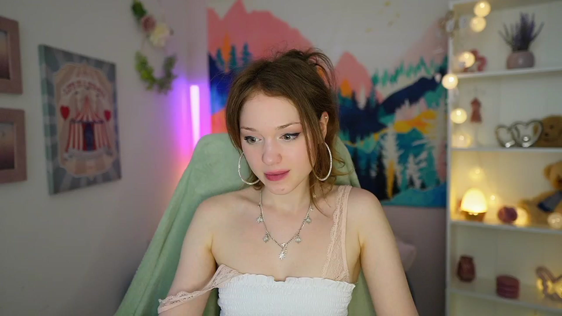 Gallery image thumbnail from Eva_grey18's myfreecams stream on, 05/08/2024, 23:51 image 9 of 20