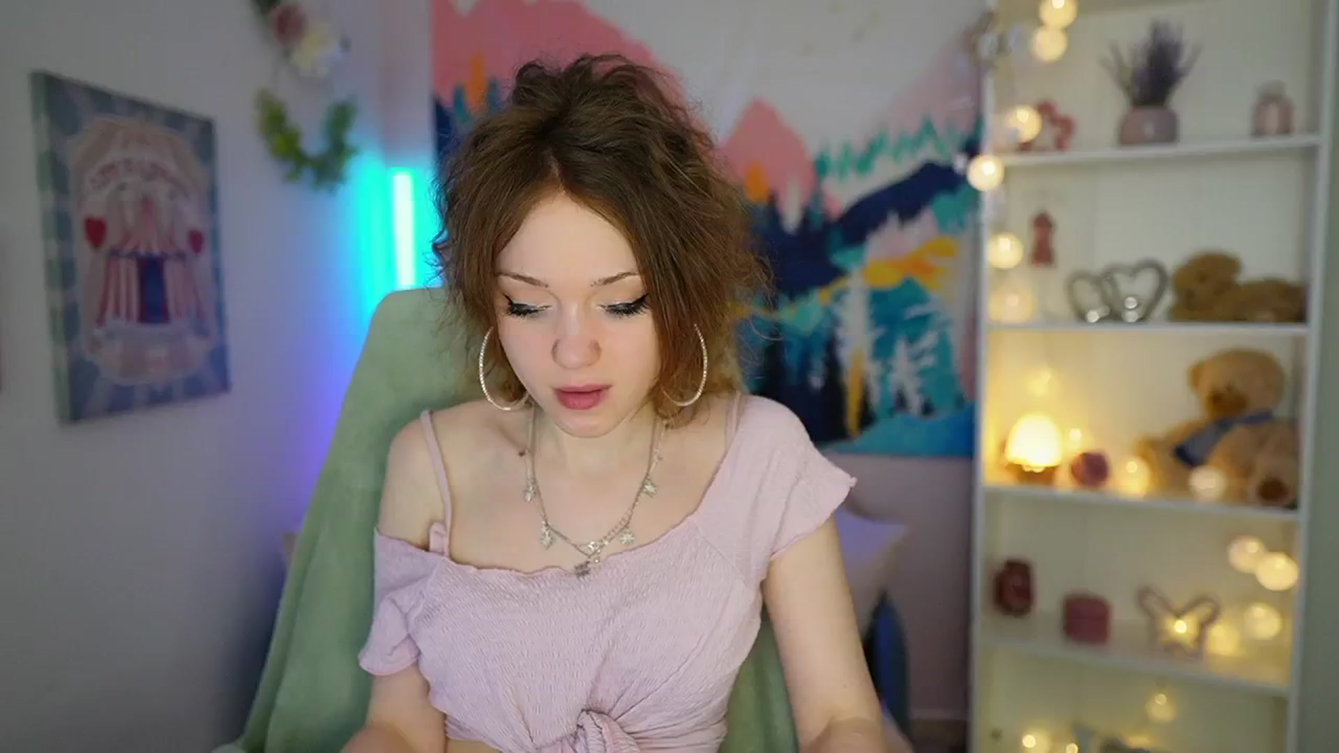 Gallery image thumbnail from Eva_grey18's myfreecams stream on, 05/10/2024, 19:40 image 9 of 20