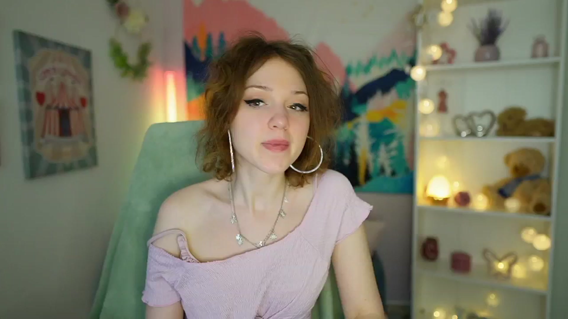 Gallery image thumbnail from Eva_grey18's myfreecams stream on, 05/10/2024, 19:40 image 15 of 20