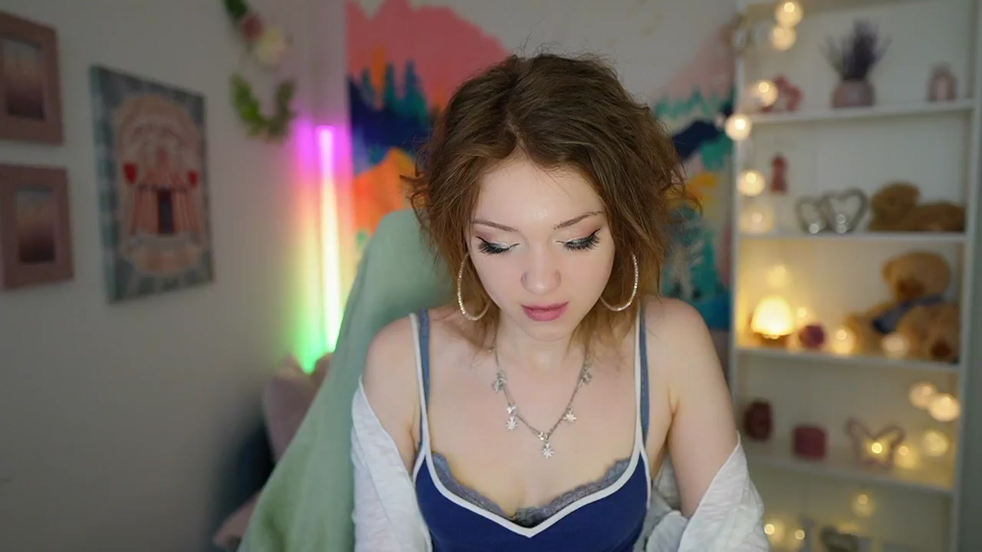 Gallery image thumbnail from Eva_grey18's myfreecams stream on, 05/12/2024, 19:41 image 6 of 20