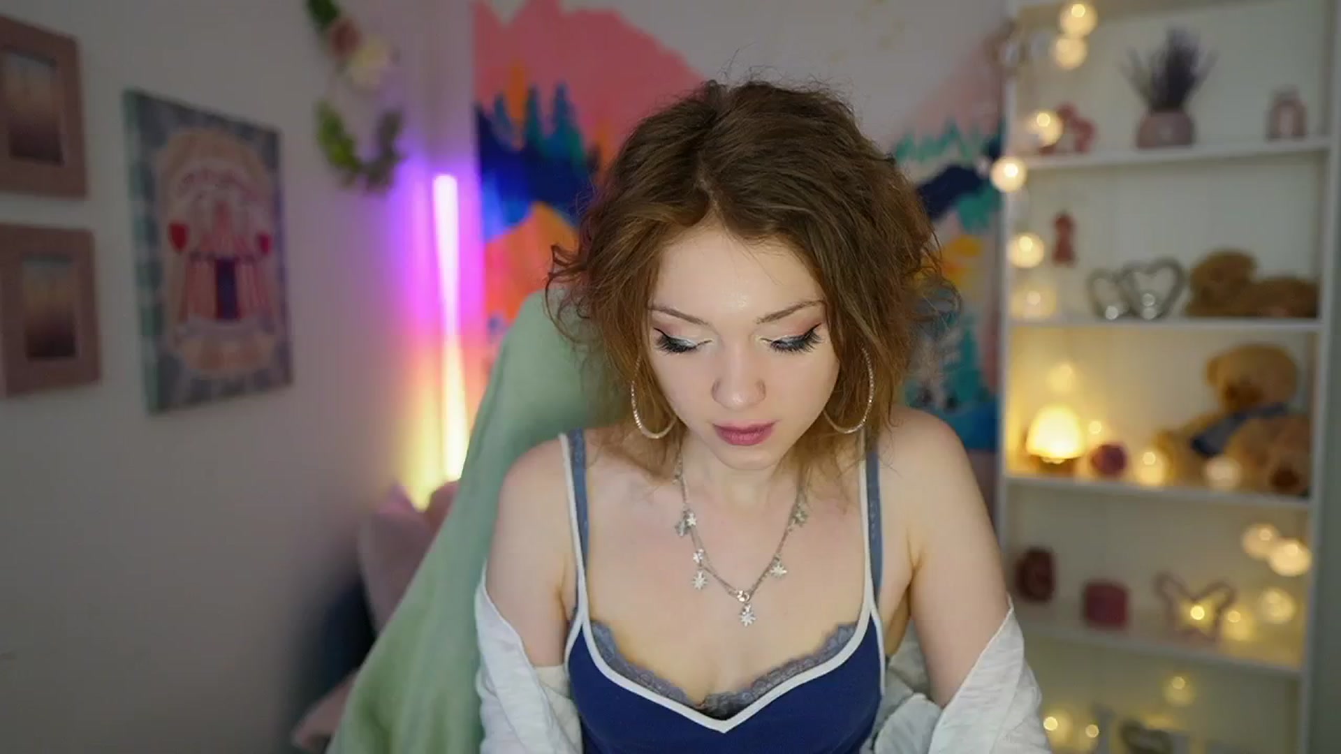 Gallery image thumbnail from Eva_grey18's myfreecams stream on, 05/12/2024, 19:41 image 10 of 20