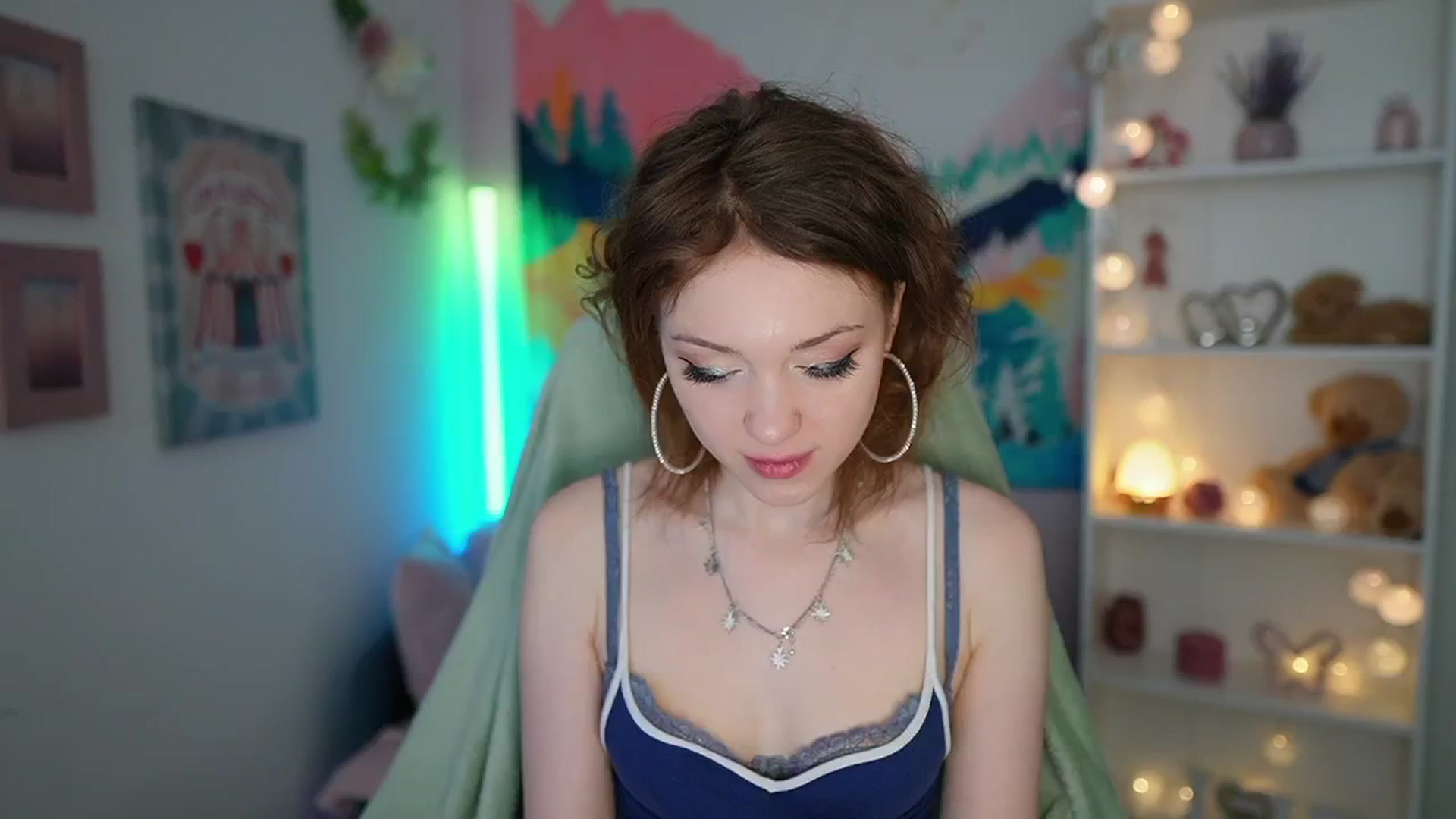 Gallery image thumbnail from Eva_grey18's myfreecams stream on, 05/12/2024, 20:45 image 4 of 20