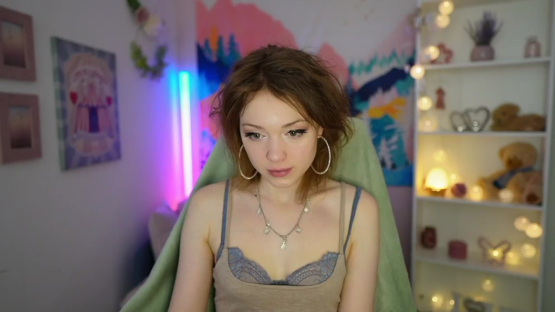 Gallery image thumbnail from Eva_grey18's myfreecams stream on, 05/12/2024, 22:36 image 1 of 20