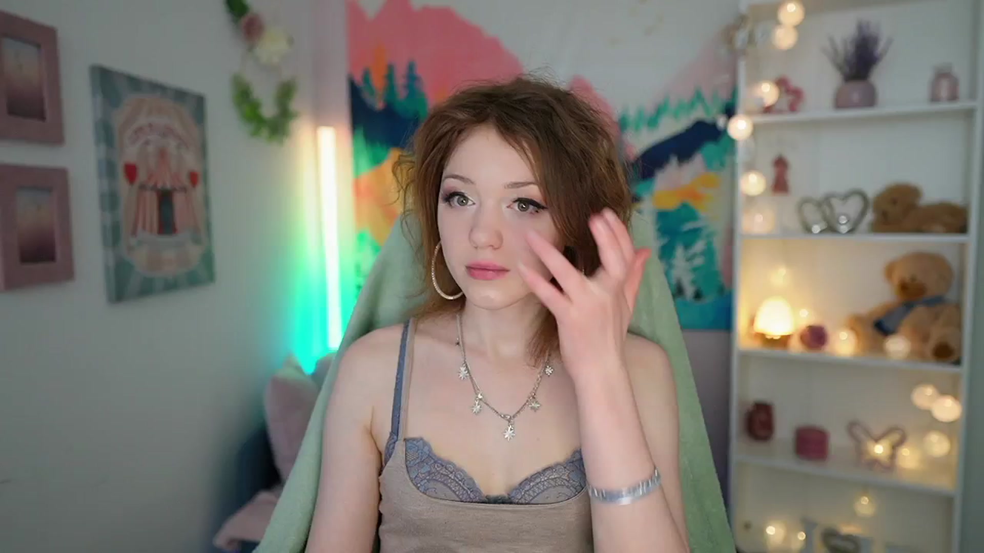 Gallery image thumbnail from Eva_grey18's myfreecams stream on, 05/12/2024, 22:36 image 4 of 20