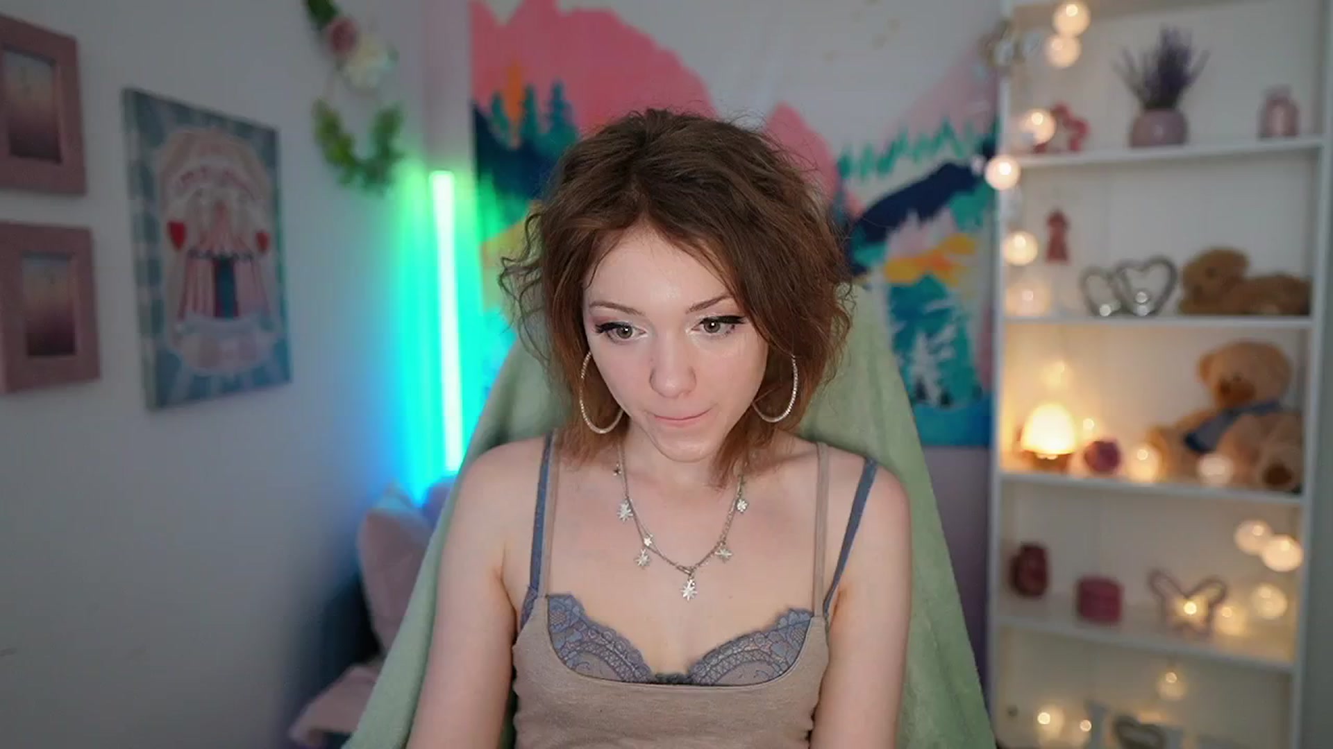 Gallery image thumbnail from Eva_grey18's myfreecams stream on, 05/12/2024, 22:36 image 3 of 20