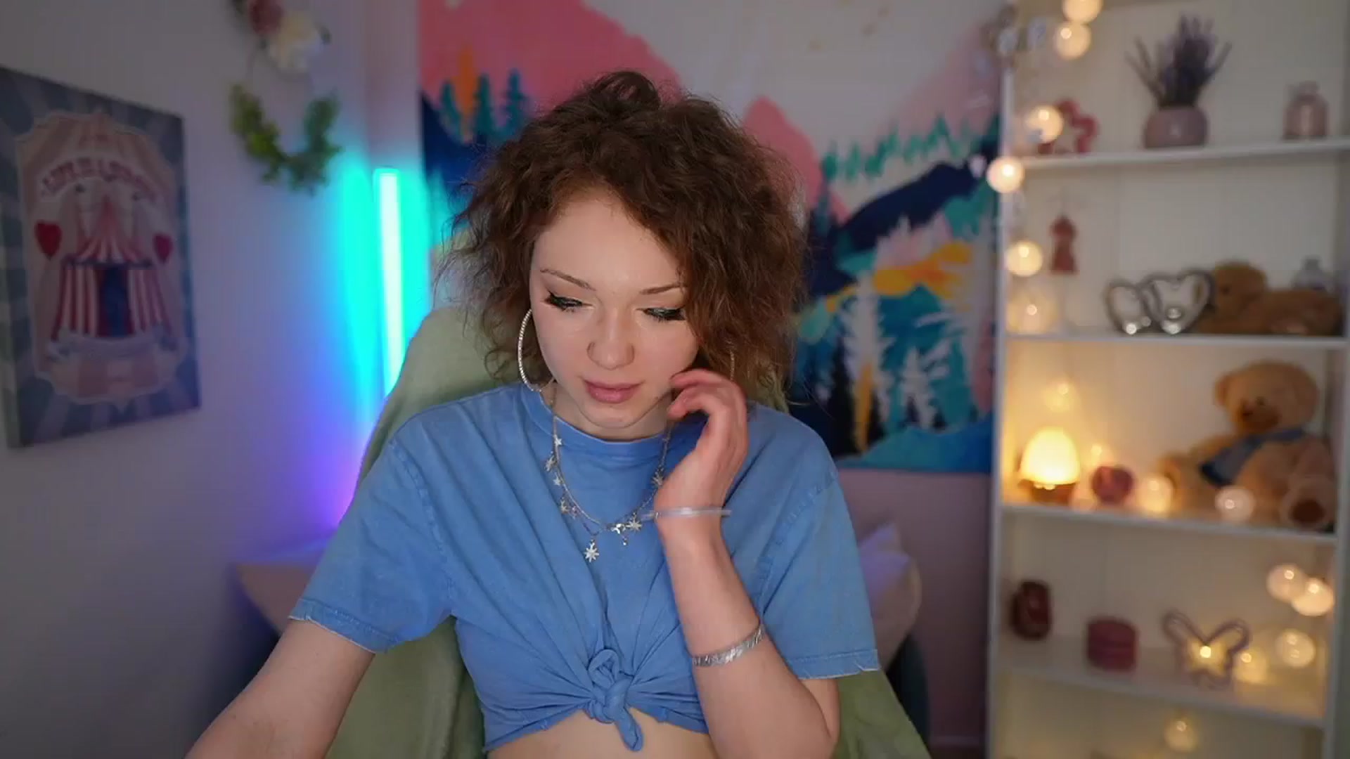Gallery image thumbnail from Eva_grey18's myfreecams stream on, 05/14/2024, 20:56 image 5 of 20