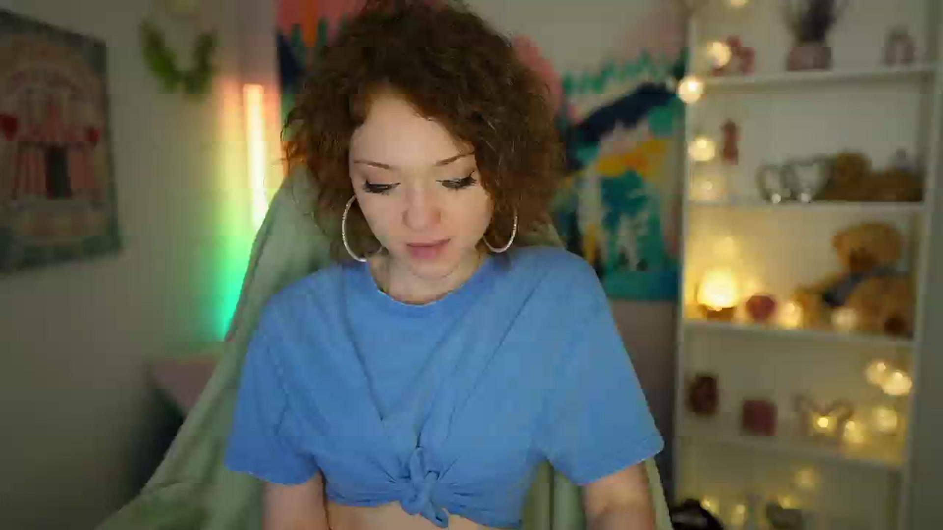 Gallery image thumbnail from Eva_grey18's myfreecams stream on, 05/15/2024, 01:00 image 17 of 20