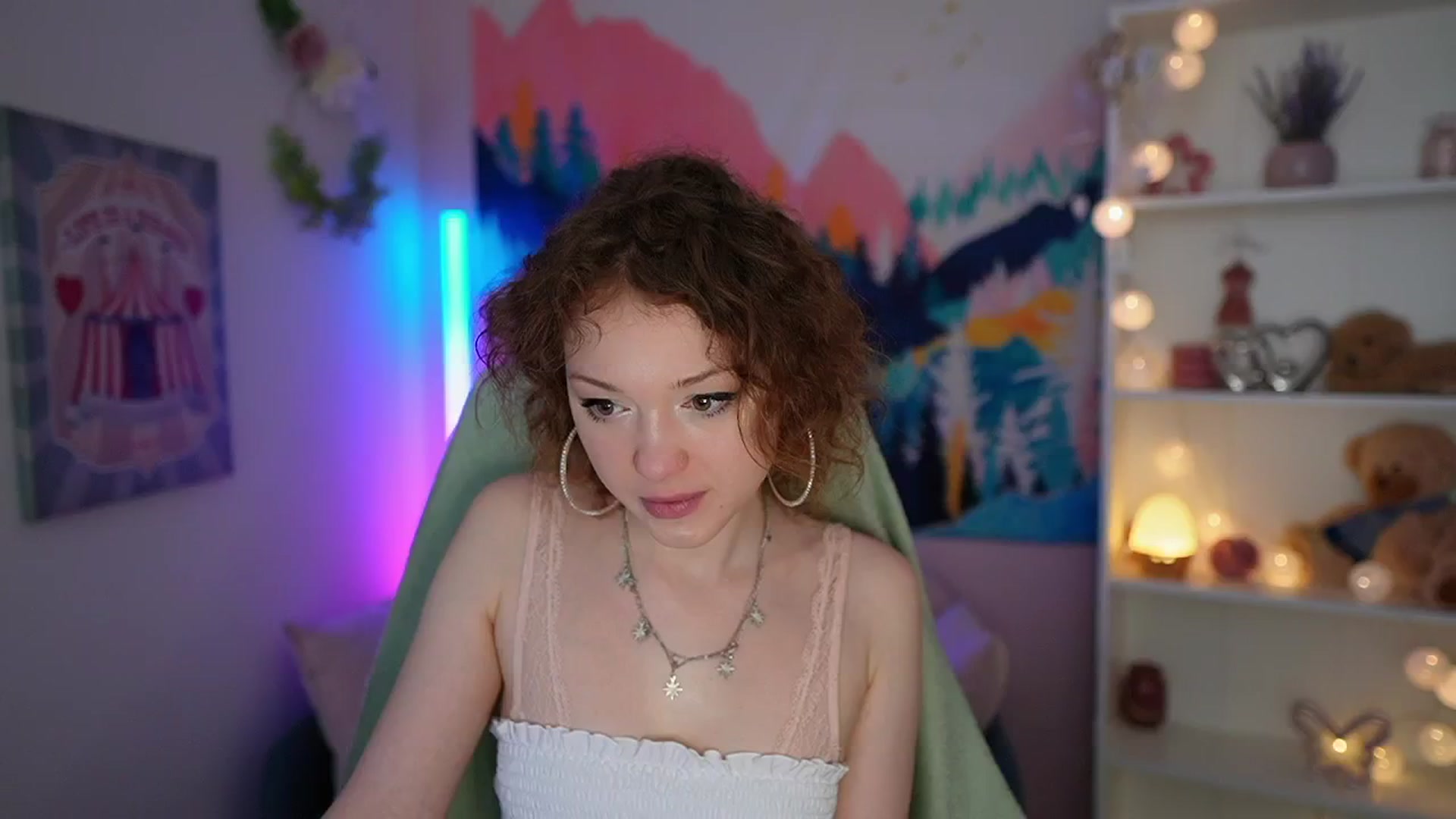 Gallery image thumbnail from Eva_grey18's myfreecams stream on, 05/17/2024, 19:54 image 15 of 20
