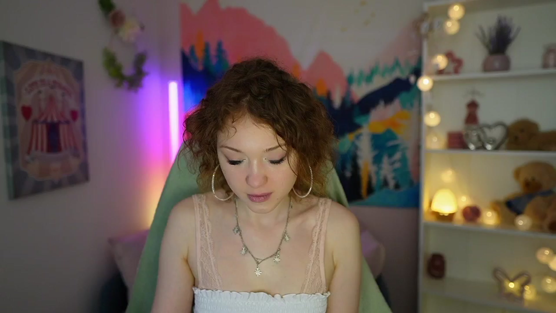 Gallery image thumbnail from Eva_grey18's myfreecams stream on, 05/17/2024, 19:54 image 13 of 20