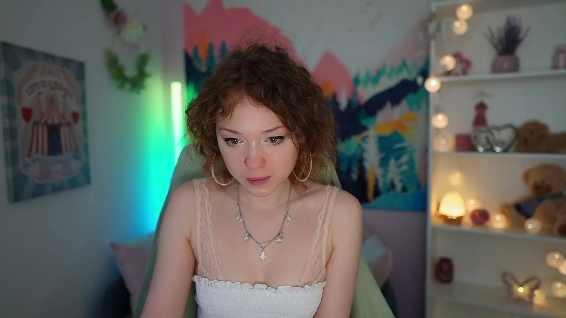 Gallery image thumbnail from Eva_grey18's myfreecams stream on, 05/17/2024, 21:56 image 19 of 20