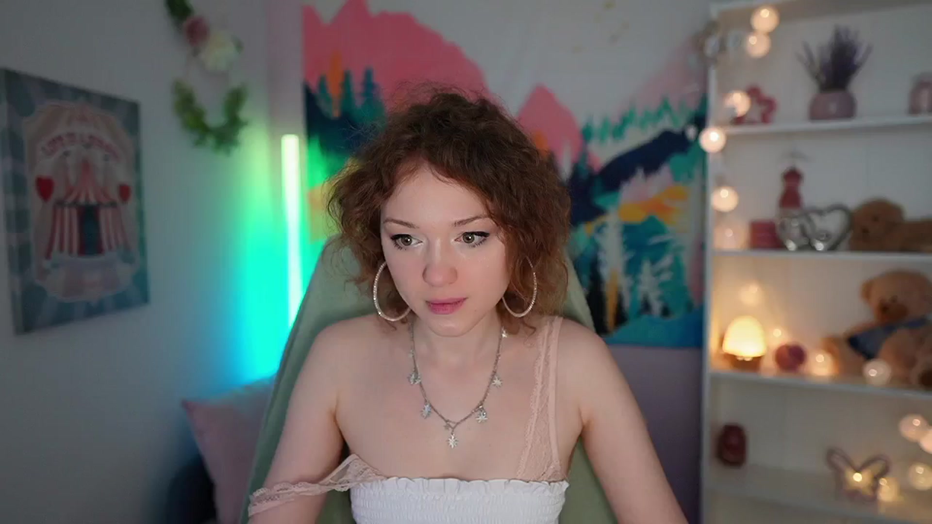 Gallery image thumbnail from Eva_grey18's myfreecams stream on, 05/17/2024, 21:56 image 8 of 20