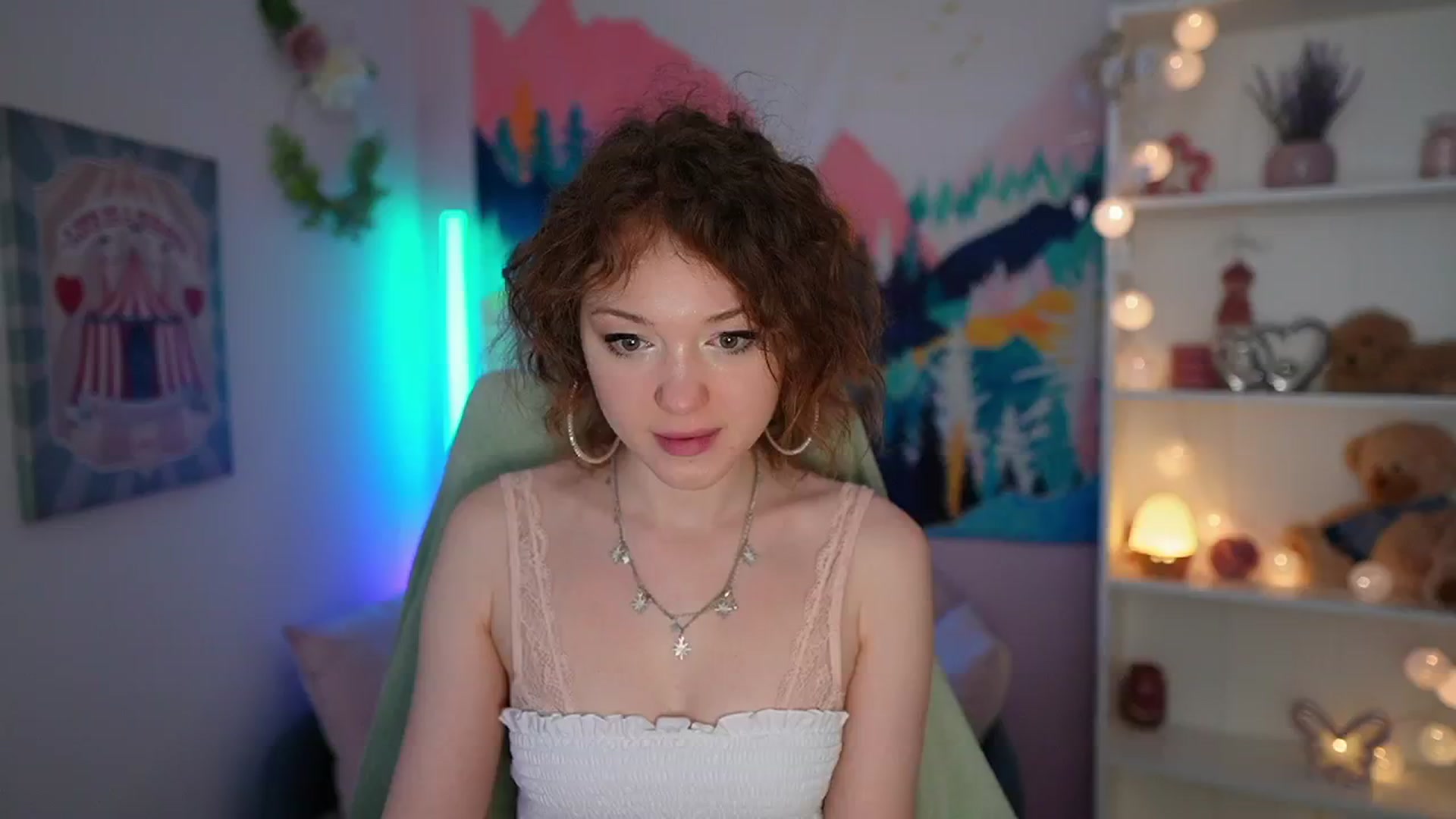 Gallery image thumbnail from Eva_grey18's myfreecams stream on, 05/17/2024, 21:56 image 17 of 20