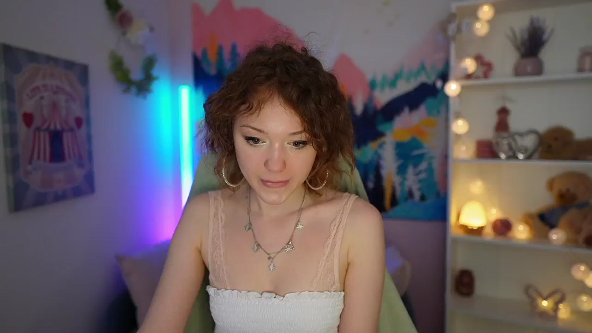 Gallery image thumbnail from Eva_grey18's myfreecams stream on, 05/17/2024, 21:56 image 16 of 20