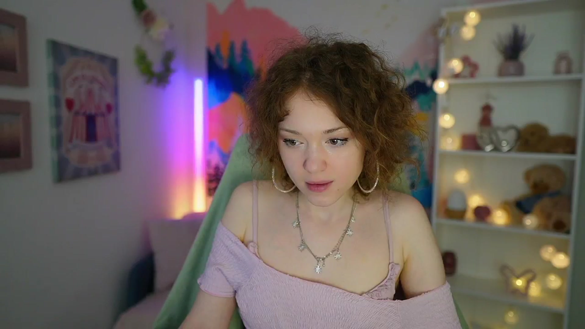 Gallery image thumbnail from Eva_grey18's myfreecams stream on, 05/20/2024, 19:44 image 7 of 20