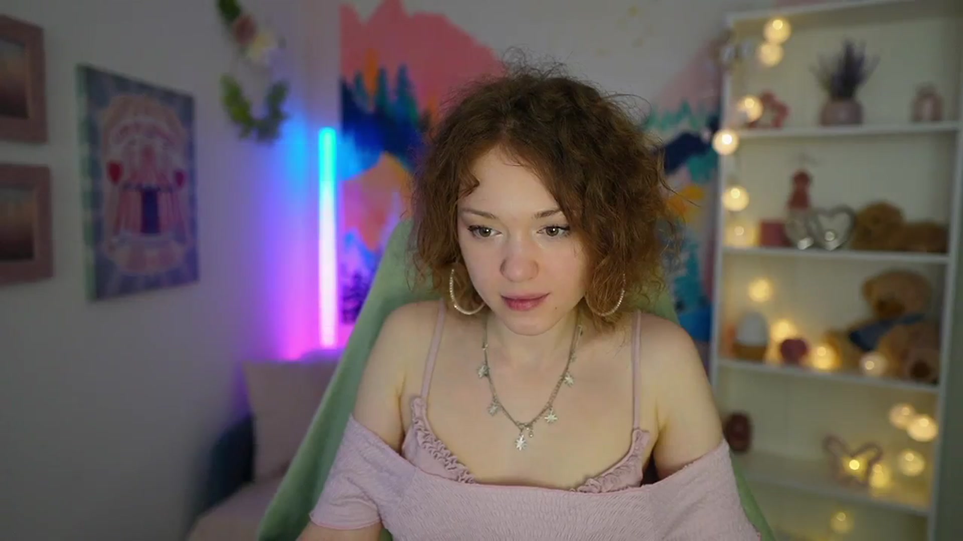 Gallery image thumbnail from Eva_grey18's myfreecams stream on, 05/20/2024, 19:44 image 11 of 20