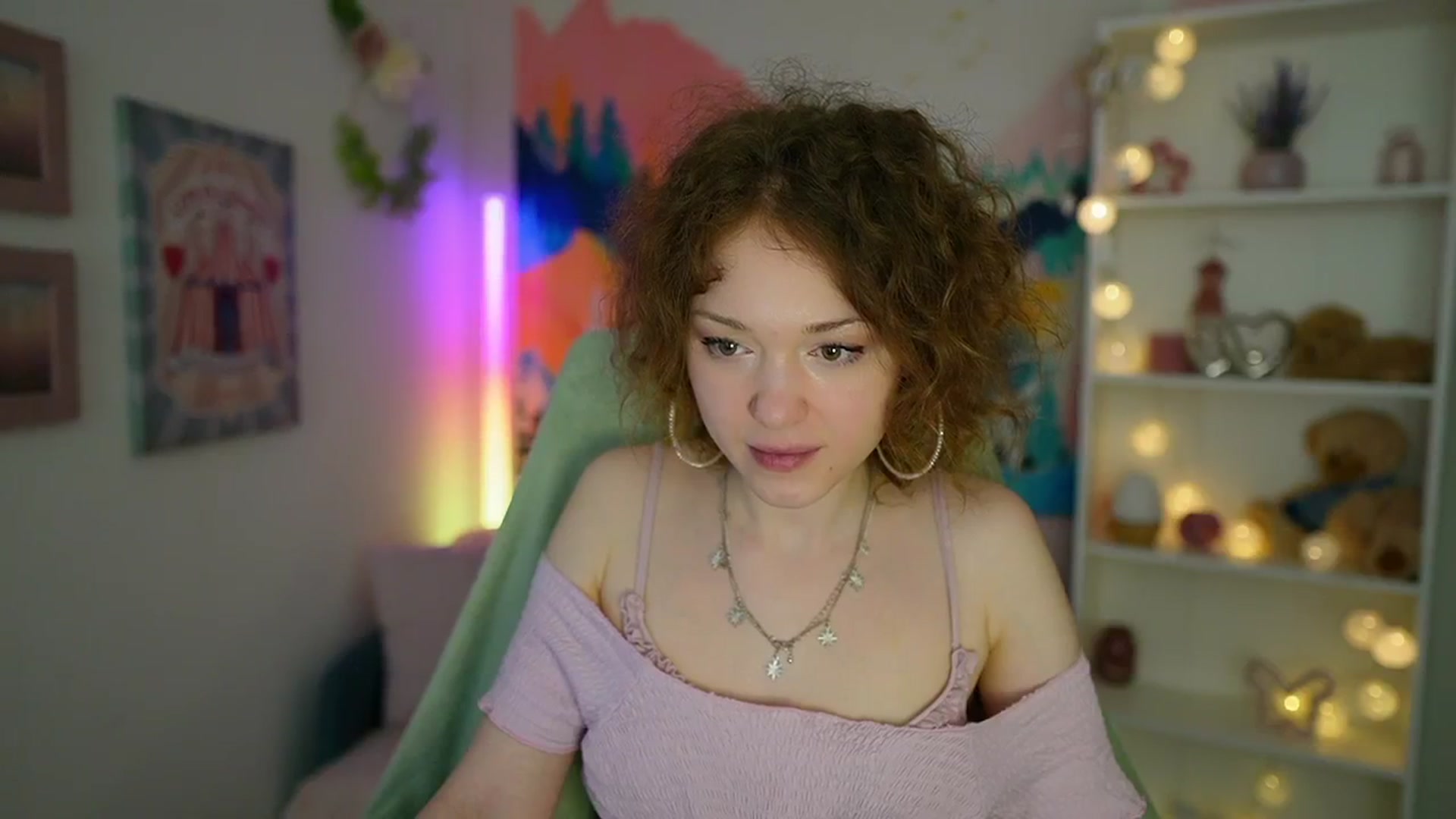 Gallery image thumbnail from Eva_grey18's myfreecams stream on, 05/20/2024, 19:44 image 5 of 20