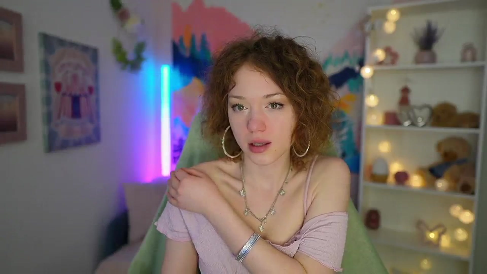Gallery image thumbnail from Eva_grey18's myfreecams stream on, 05/20/2024, 19:44 image 12 of 20