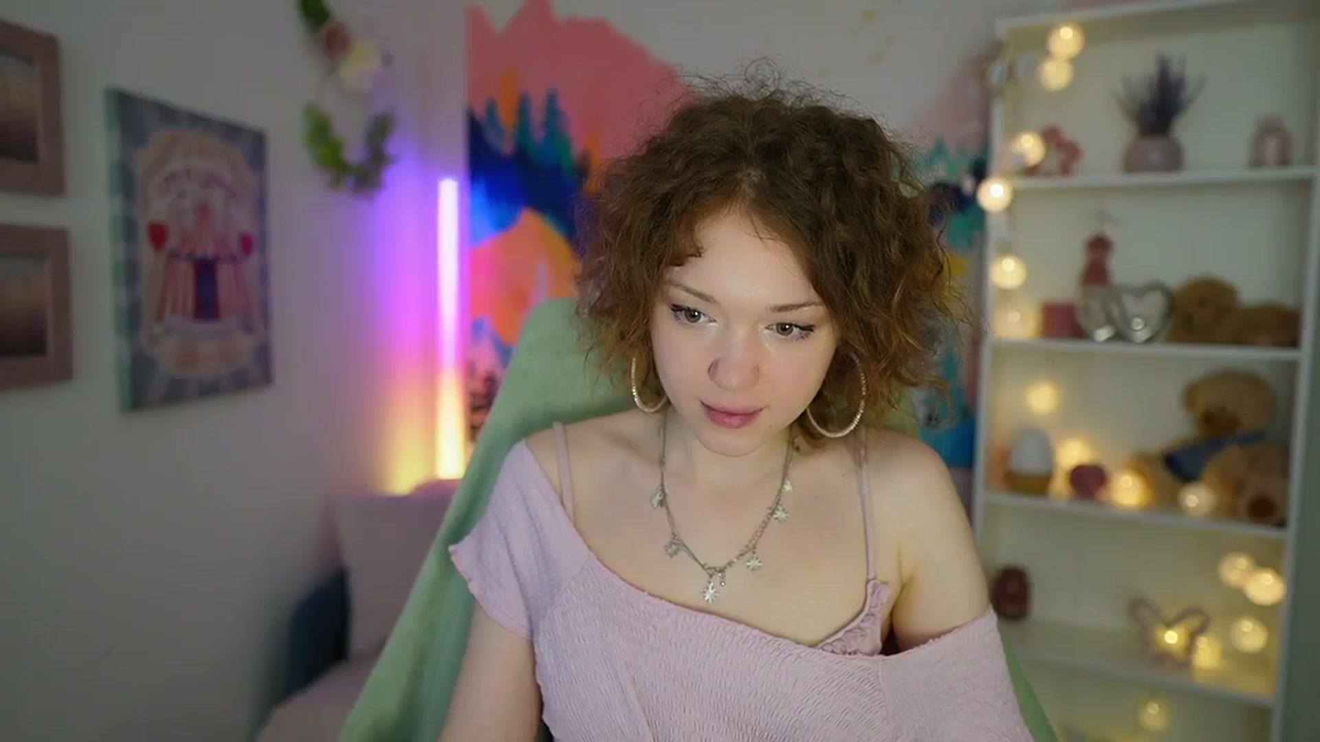 Gallery image thumbnail from Eva_grey18's myfreecams stream on, 05/20/2024, 19:44 image 6 of 20