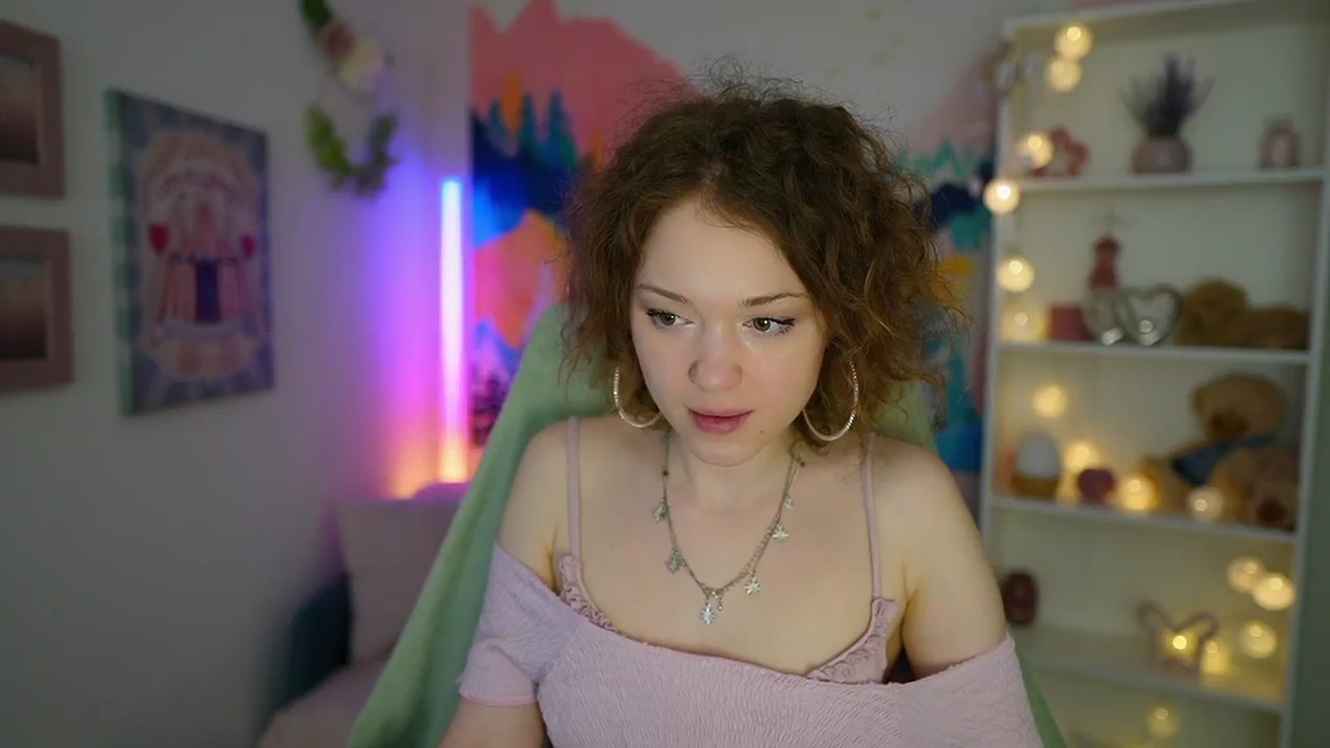Gallery image thumbnail from Eva_grey18's myfreecams stream on, 05/20/2024, 19:44 image 8 of 20