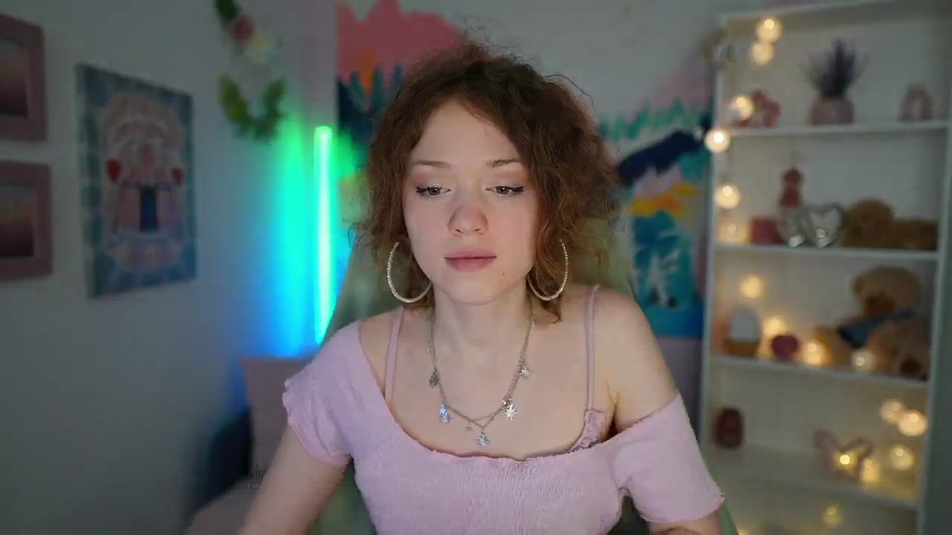 Gallery image thumbnail from Eva_grey18's myfreecams stream on, 05/20/2024, 20:44 image 15 of 20