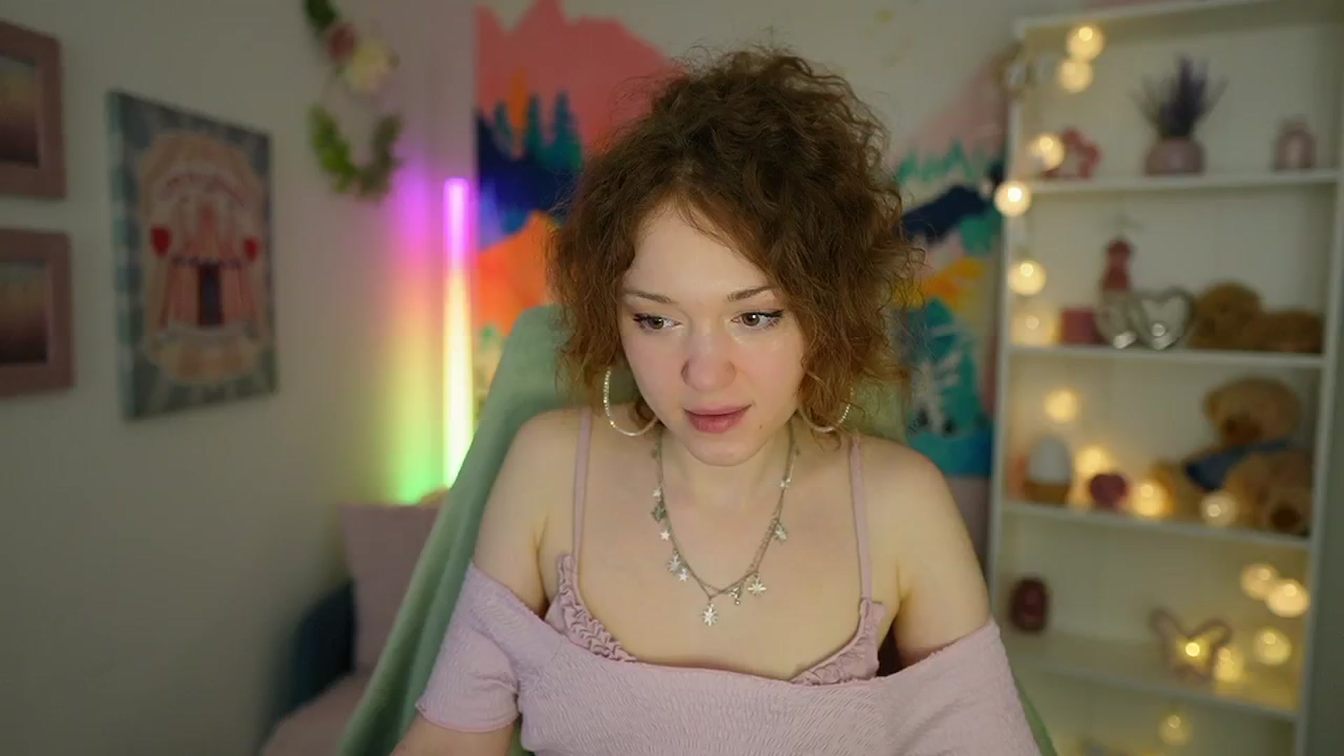 Gallery image thumbnail from Eva_grey18's myfreecams stream on, 05/20/2024, 20:44 image 1 of 20