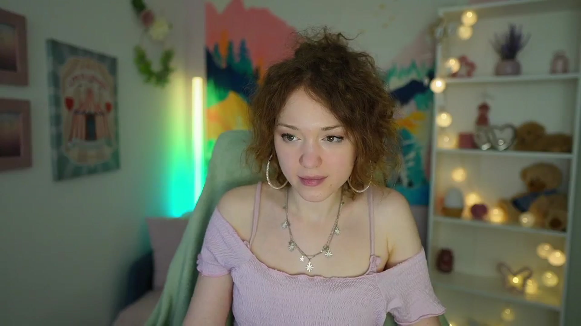 Gallery image thumbnail from Eva_grey18's myfreecams stream on, 05/20/2024, 20:44 image 16 of 20