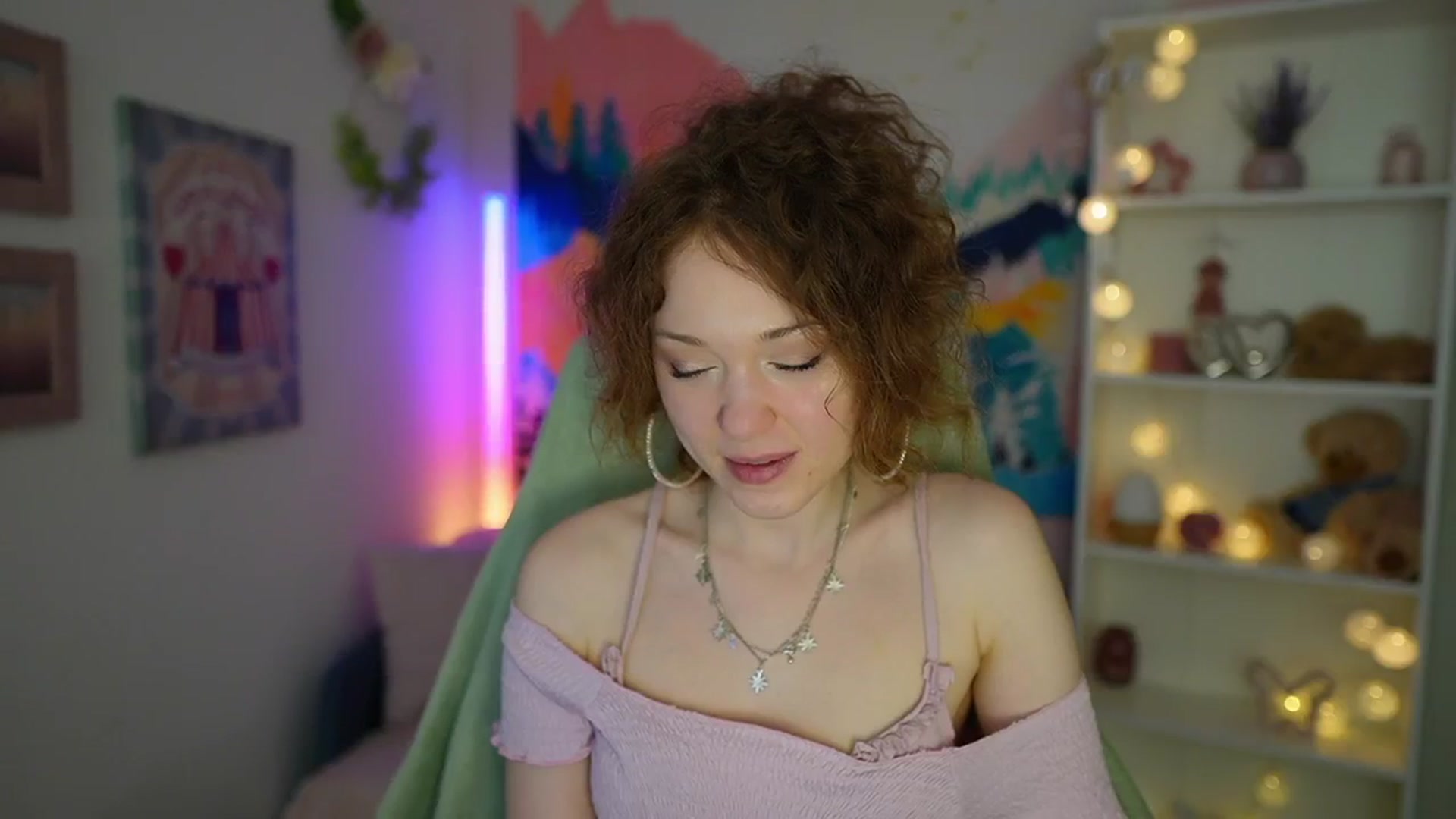 Gallery image thumbnail from Eva_grey18's myfreecams stream on, 05/20/2024, 20:44 image 2 of 20