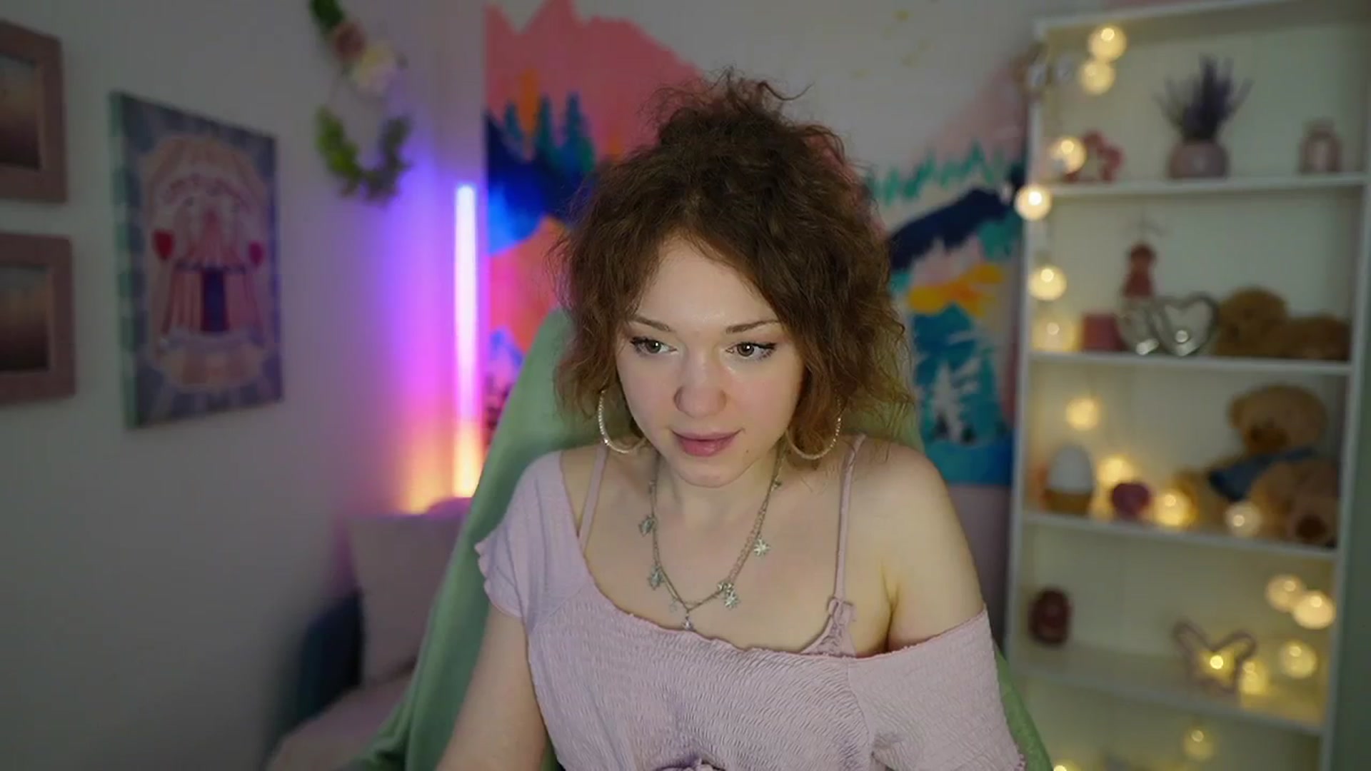 Gallery image thumbnail from Eva_grey18's myfreecams stream on, 05/20/2024, 20:44 image 18 of 20