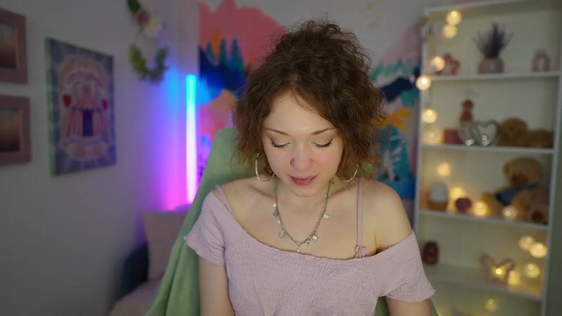 Gallery image thumbnail from Eva_grey18's myfreecams stream on, 05/20/2024, 20:44 image 8 of 20