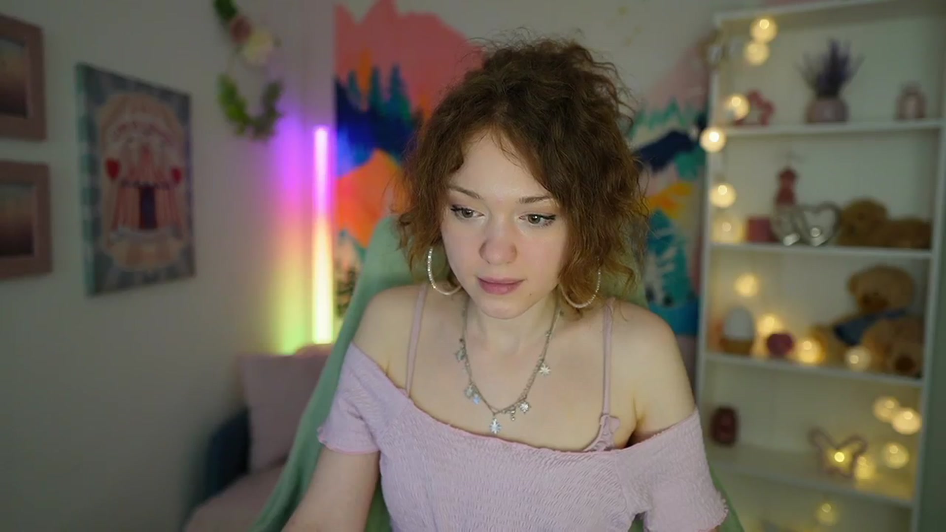 Gallery image thumbnail from Eva_grey18's myfreecams stream on, 05/20/2024, 20:44 image 12 of 20