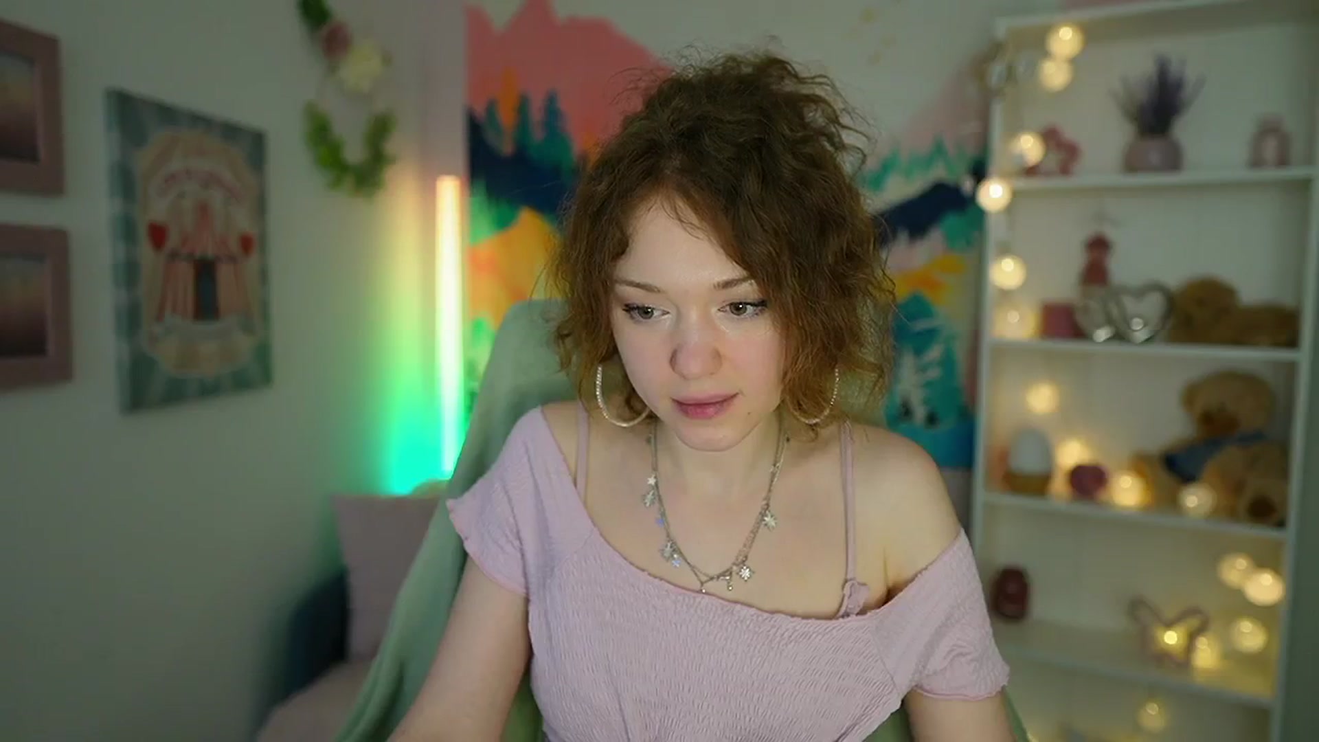 Gallery image thumbnail from Eva_grey18's myfreecams stream on, 05/20/2024, 20:44 image 11 of 20