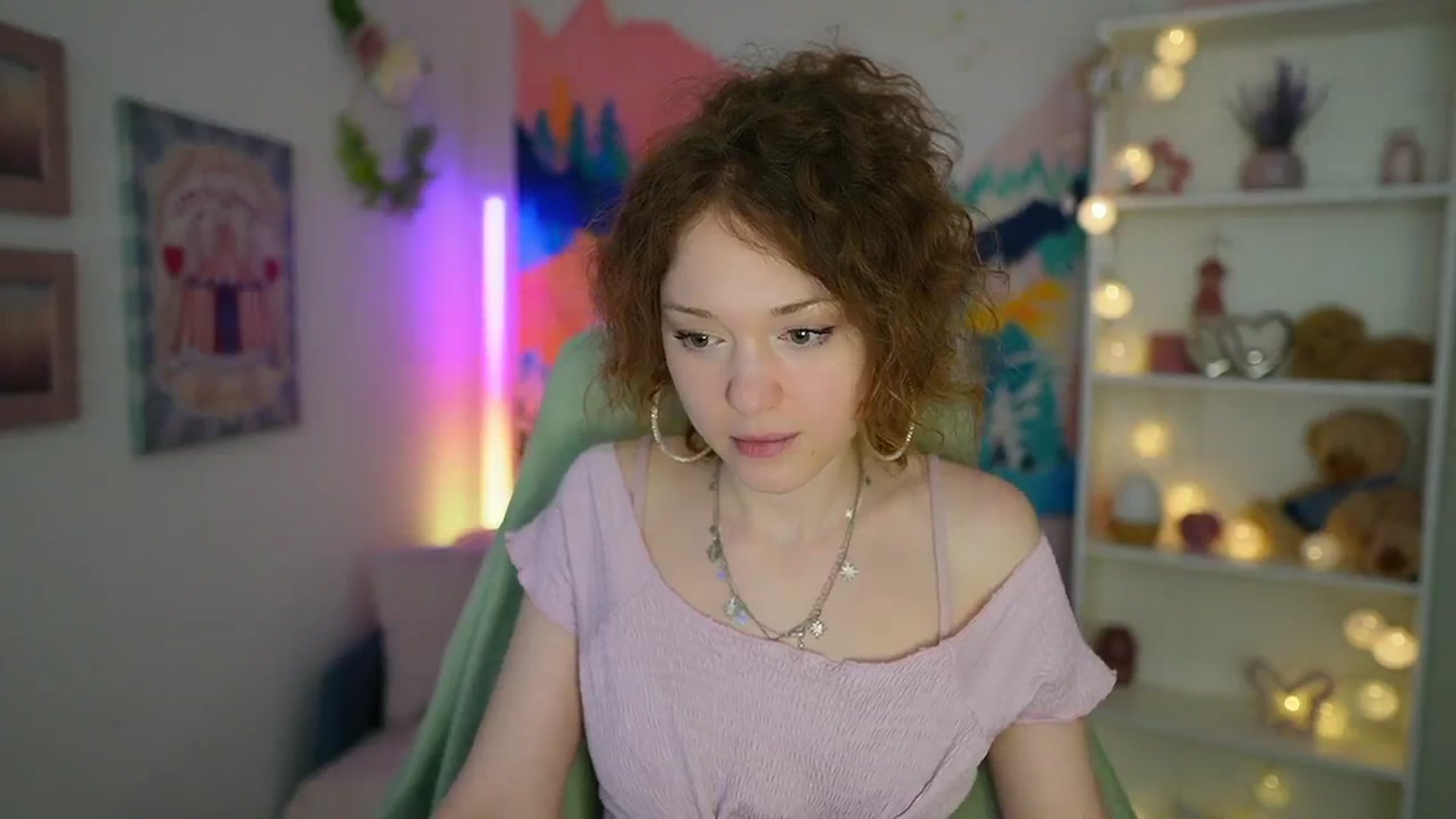 Gallery image thumbnail from Eva_grey18's myfreecams stream on, 05/20/2024, 20:44 image 7 of 20