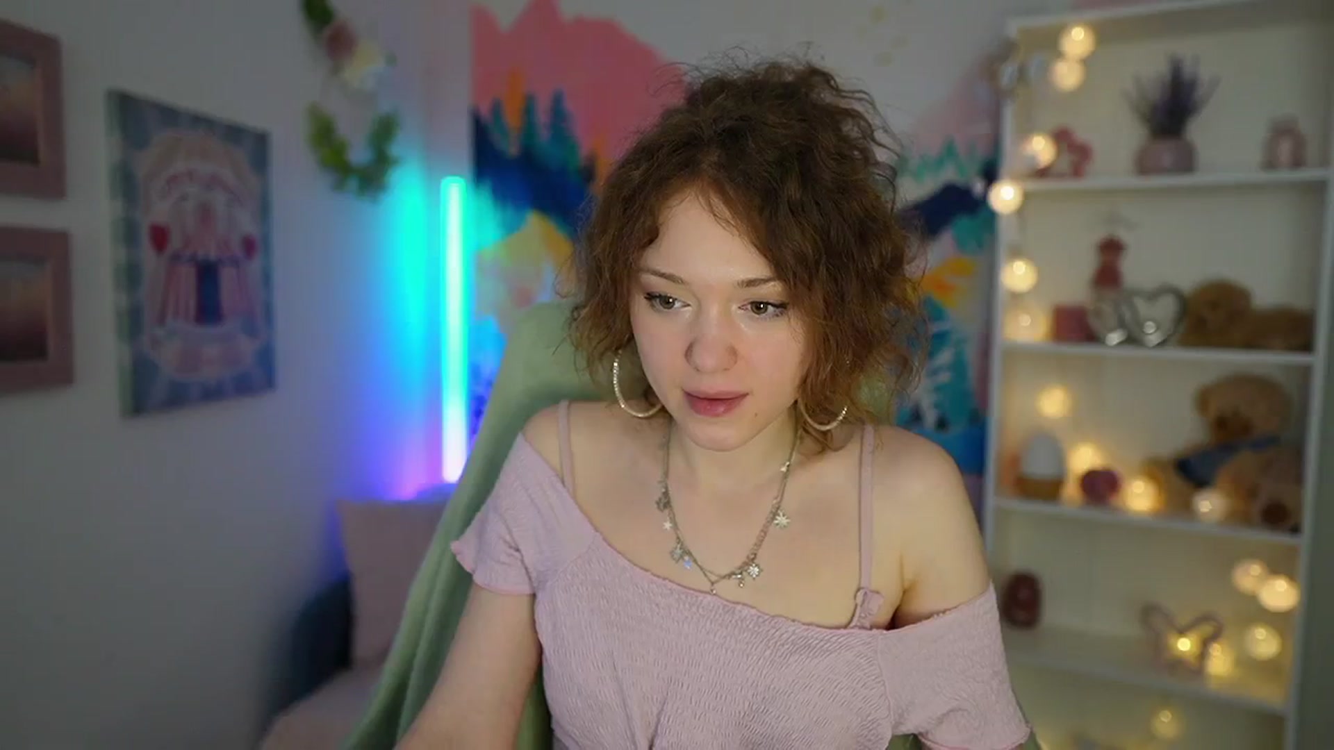 Gallery image thumbnail from Eva_grey18's myfreecams stream on, 05/20/2024, 20:44 image 9 of 20