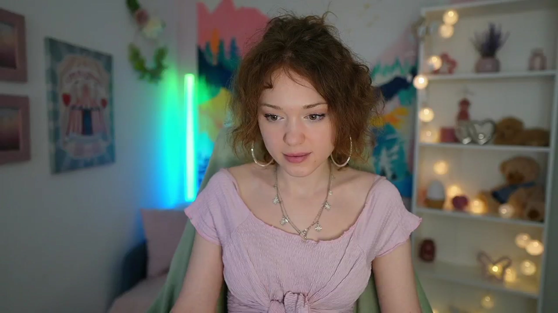 Gallery image thumbnail from Eva_grey18's myfreecams stream on, 05/20/2024, 23:23 image 13 of 20