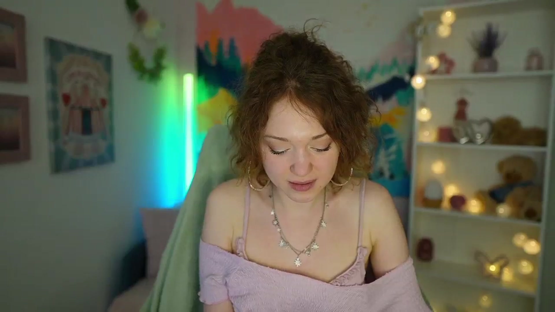 Gallery image thumbnail from Eva_grey18's myfreecams stream on, 05/20/2024, 23:23 image 6 of 20