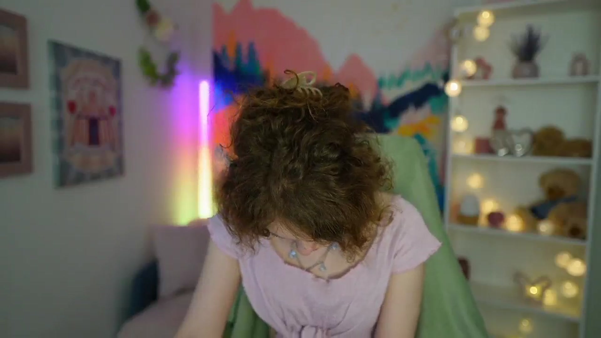 Gallery image thumbnail from Eva_grey18's myfreecams stream on, 05/20/2024, 23:23 image 18 of 20