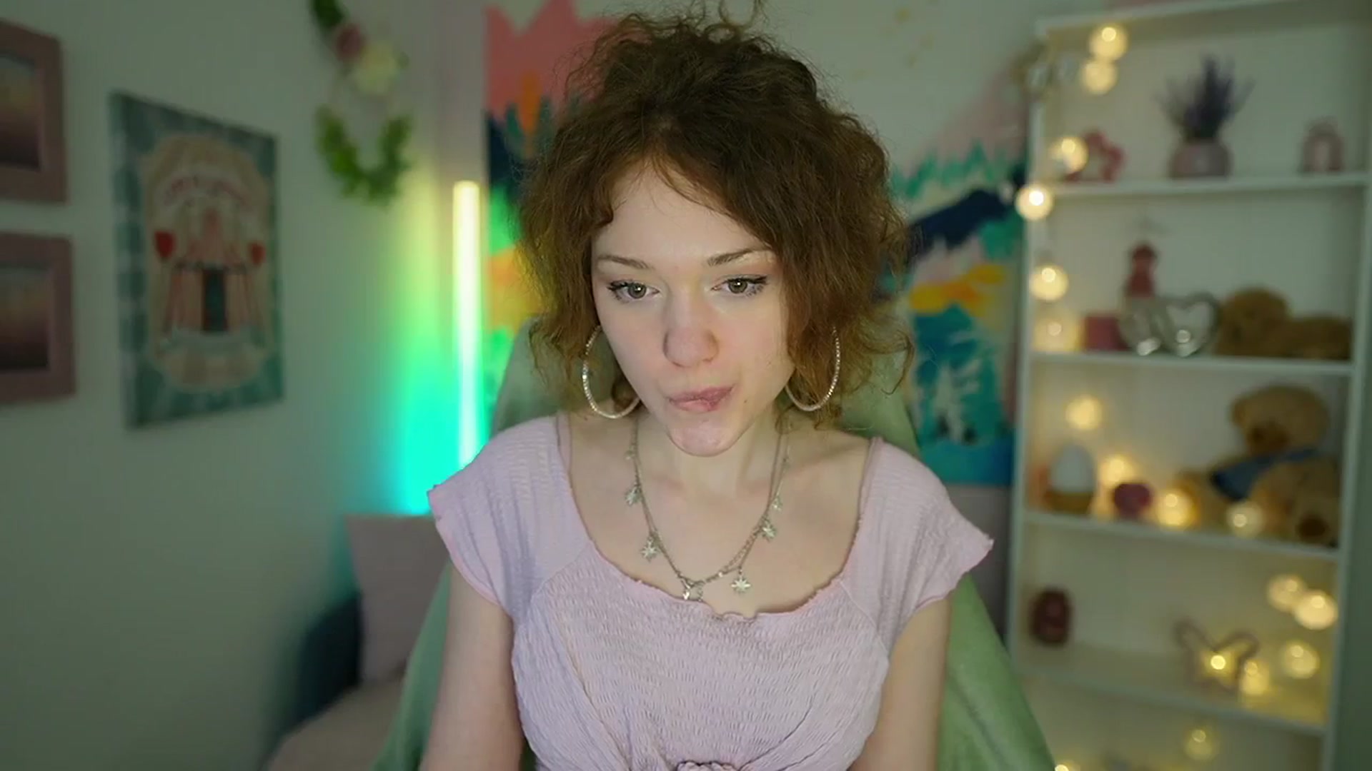 Gallery image thumbnail from Eva_grey18's myfreecams stream on, 05/20/2024, 23:23 image 17 of 20
