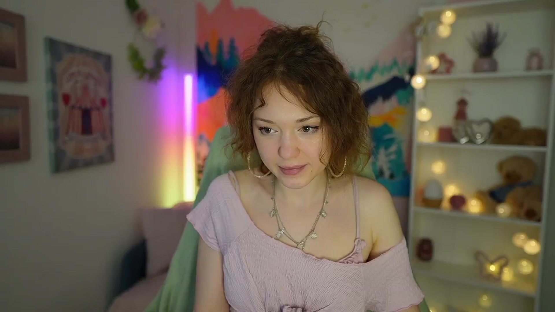 Gallery image thumbnail from Eva_grey18's myfreecams stream on, 05/20/2024, 23:23 image 11 of 20