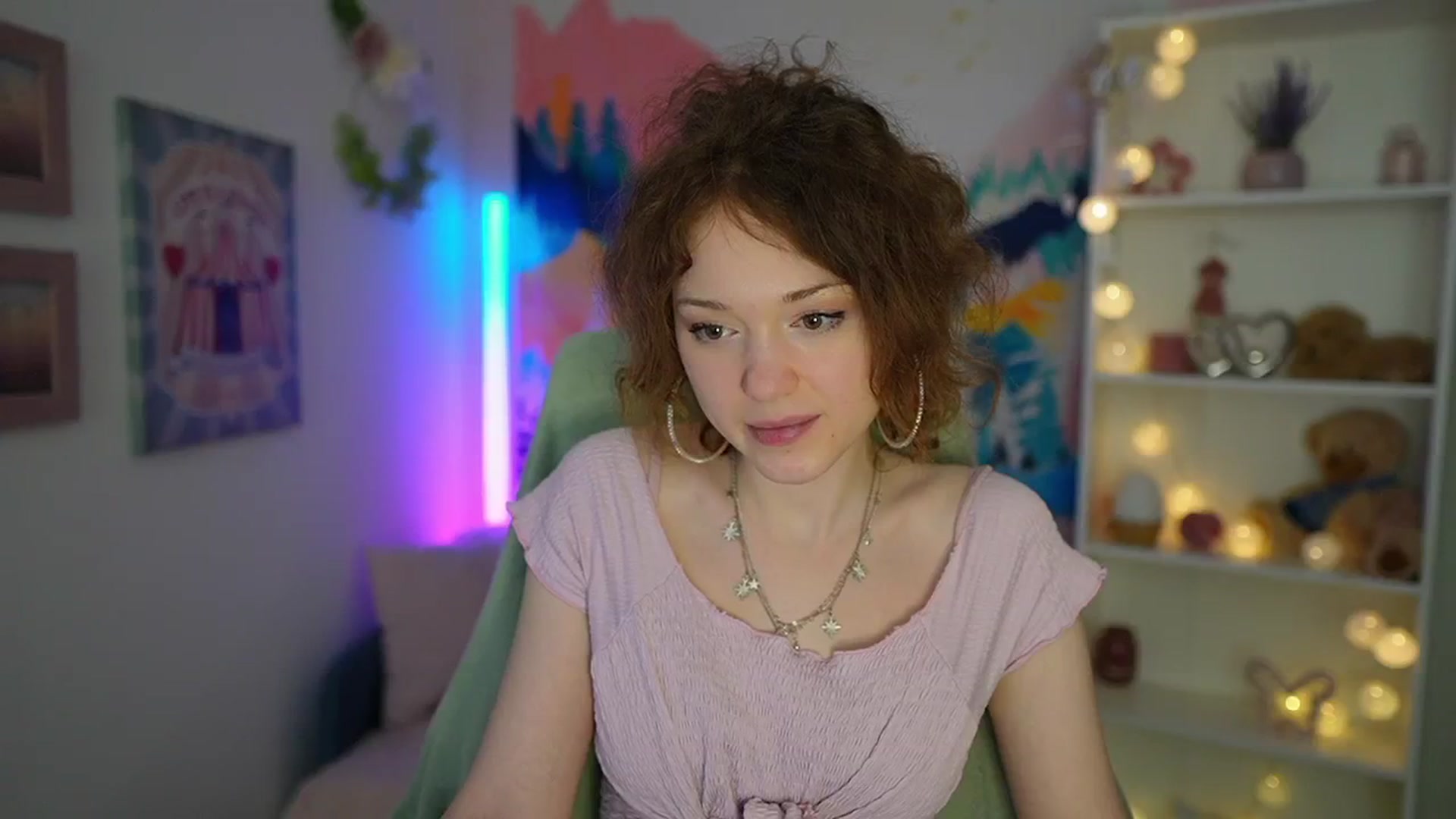 Gallery image thumbnail from Eva_grey18's myfreecams stream on, 05/20/2024, 23:23 image 19 of 20