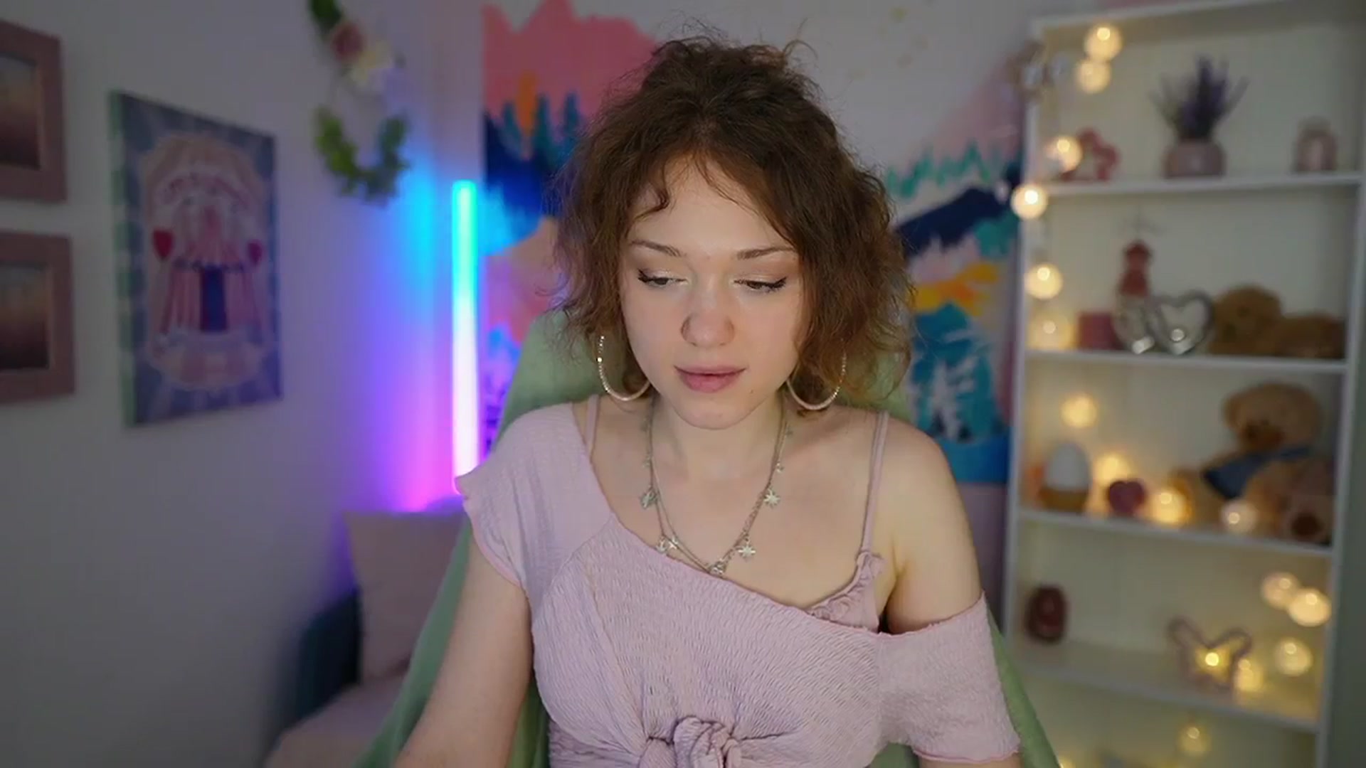 Gallery image thumbnail from Eva_grey18's myfreecams stream on, 05/20/2024, 23:23 image 12 of 20