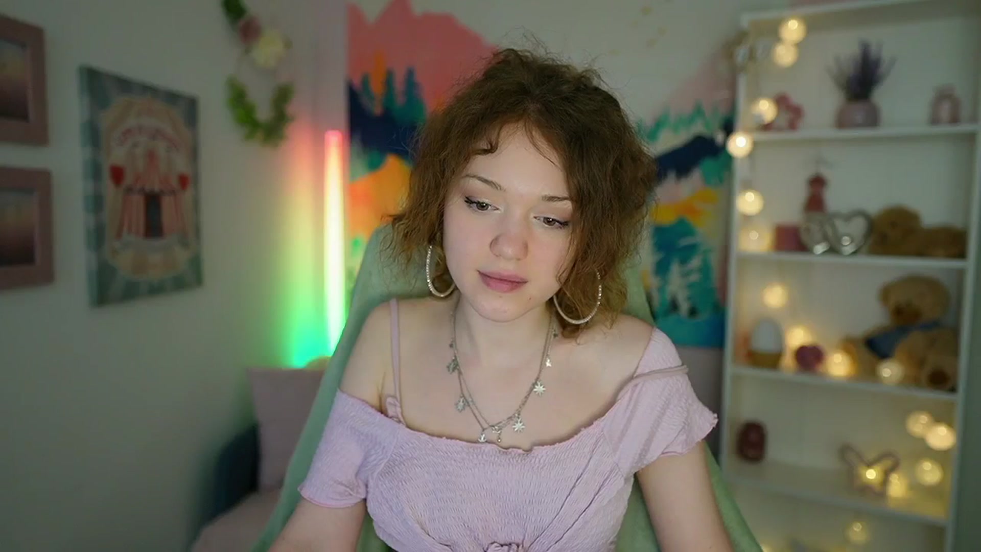 Gallery image thumbnail from Eva_grey18's myfreecams stream on, 05/20/2024, 23:23 image 14 of 20
