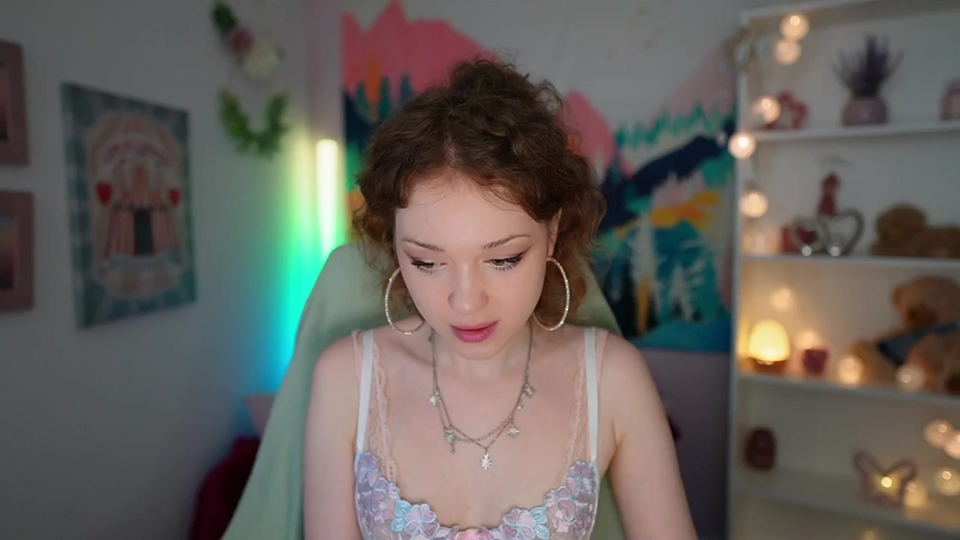 Gallery image thumbnail from Eva_grey18's myfreecams stream on, 05/25/2024, 18:32 image 11 of 20