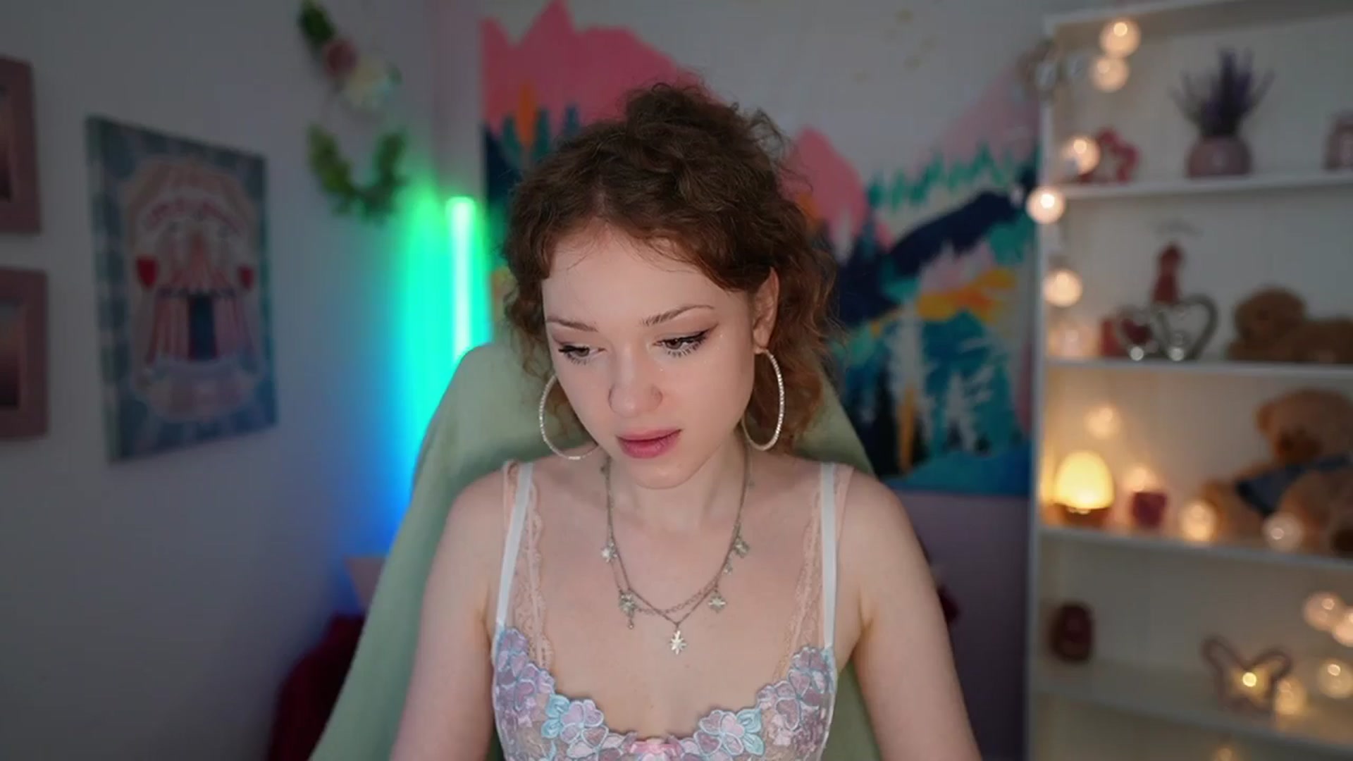 Gallery image thumbnail from Eva_grey18's myfreecams stream on, 05/25/2024, 18:32 image 13 of 20