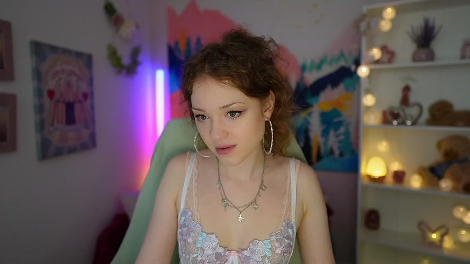 Gallery image thumbnail from Eva_grey18's myfreecams stream on, 05/25/2024, 18:32 image 3 of 20