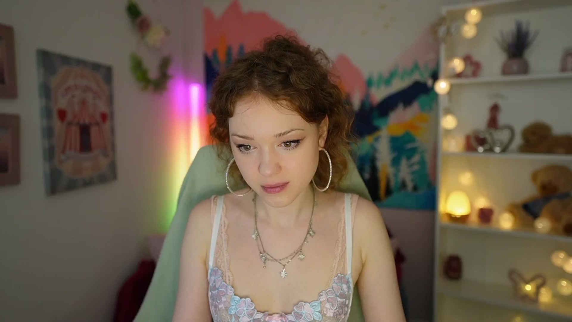 Gallery image thumbnail from Eva_grey18's myfreecams stream on, 05/25/2024, 18:32 image 16 of 20