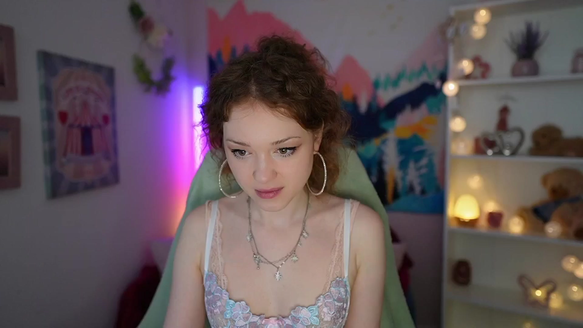 Gallery image thumbnail from Eva_grey18's myfreecams stream on, 05/25/2024, 18:32 image 2 of 20