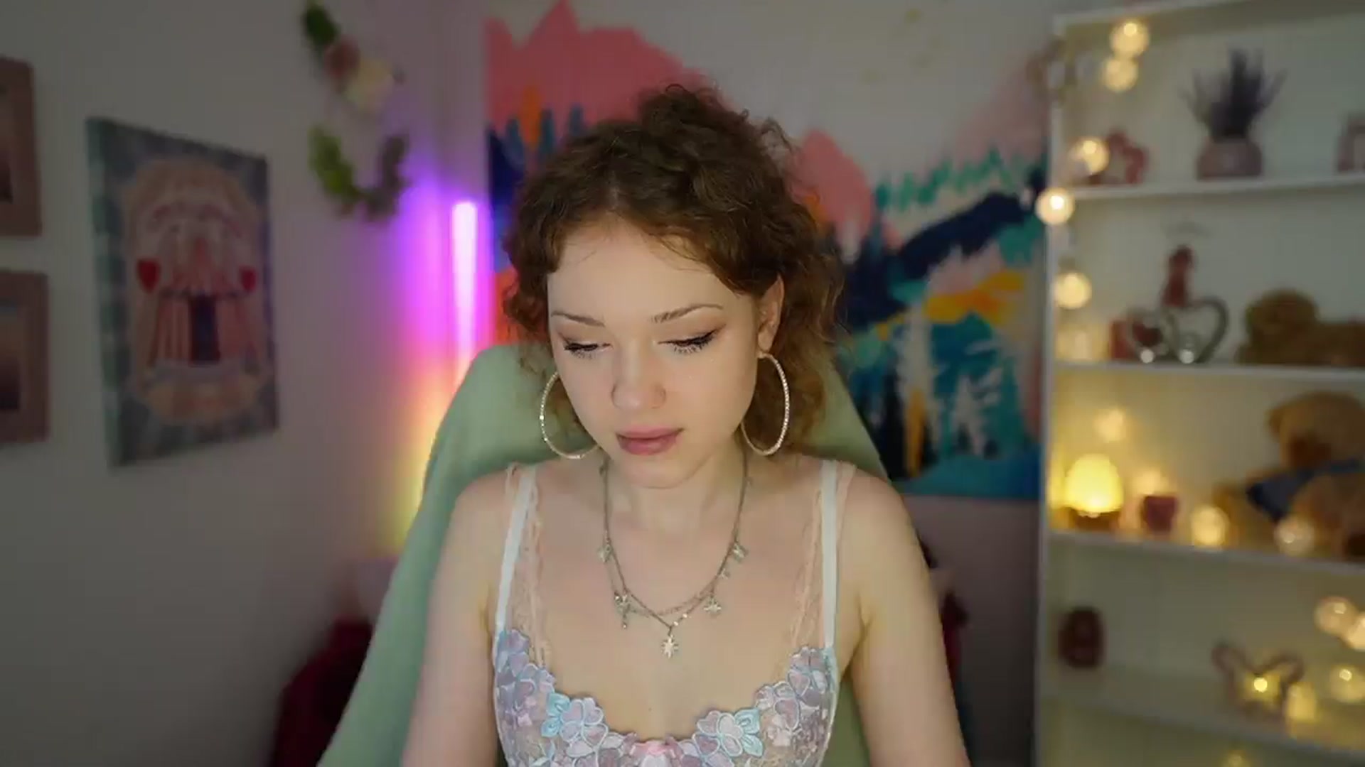 Gallery image thumbnail from Eva_grey18's myfreecams stream on, 05/25/2024, 18:32 image 18 of 20